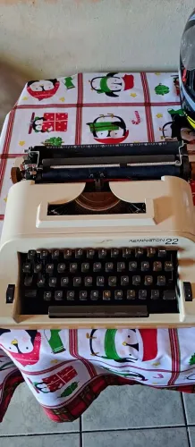 Máquina antiga de escrever ZAP *45