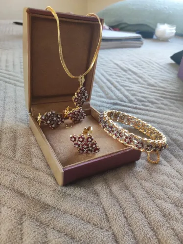 Vende-se conjunto de semi jóias banhado a ouro