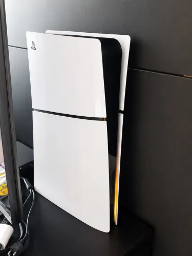 PLAYSTATION 5 SLIM + 2 CONTROLES | R$ 3.300