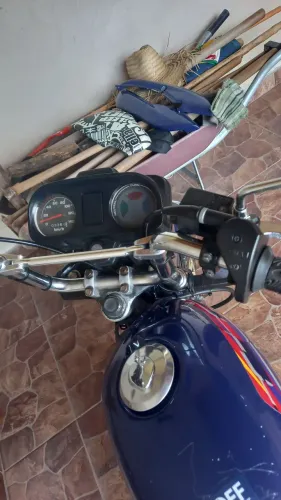 Moto para toda prova,economia e estilo para rodar pela cidade ..