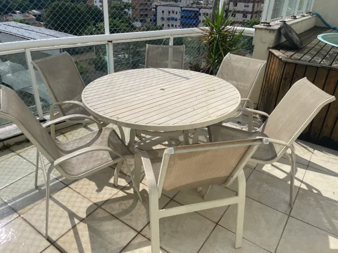 Conjunto de mesa em Alumínio e 06 Cadeiras