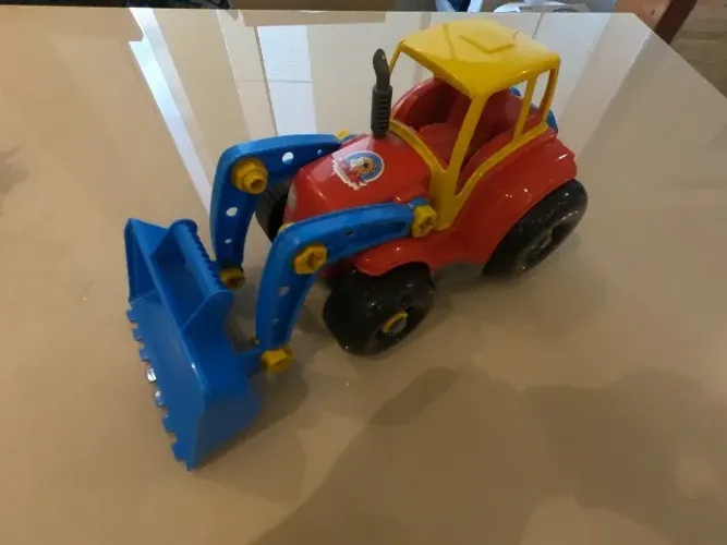 Trator De Brinquedo Didático Poliplac Desmontável