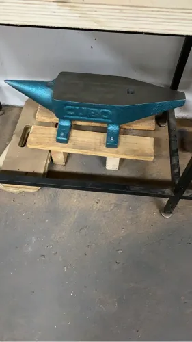 Bigorna Cubo 50 kg em Aço - Nova, sem Uso