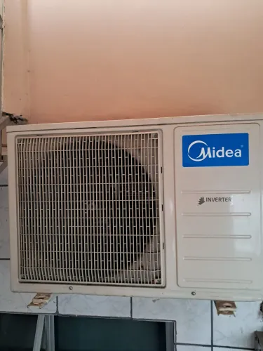 Vendo ar condicionado split inverter de 12 mil btus com defeito,