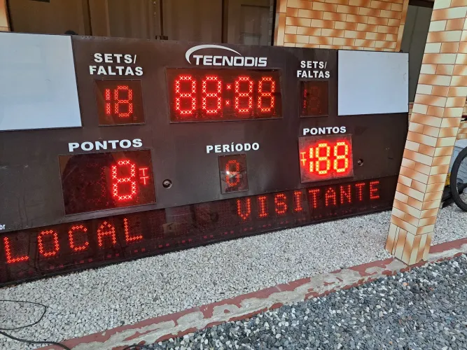 Dois Placar poliesportivo para ginásios e estádios