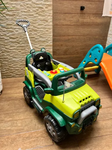 Carrinho De Passeio Jeep Infantil Com Pedal Diipe Calesita 