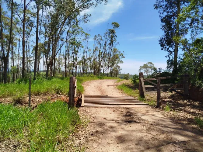 Vende-se Lote em Entre Rios de Minas - MG