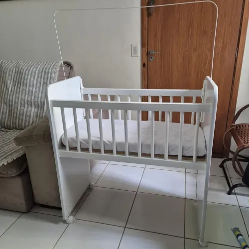 Mini Berço com grade retrátil .