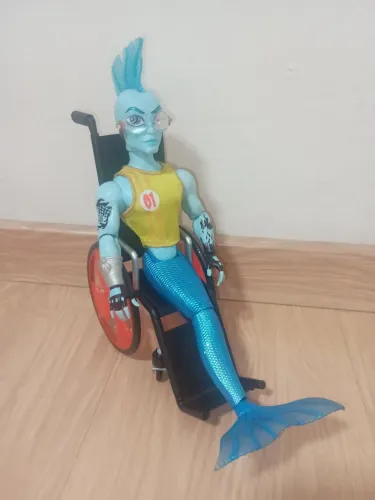 Boneco Monsters High Finnegan Wake