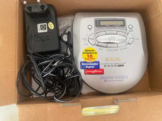 Discman Aiwa toca CD e rádio AM/FM