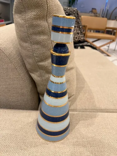 Garrafa Decorativa em Cerâmica Jonathan Adler com Tampa - Filetes em Ouro
