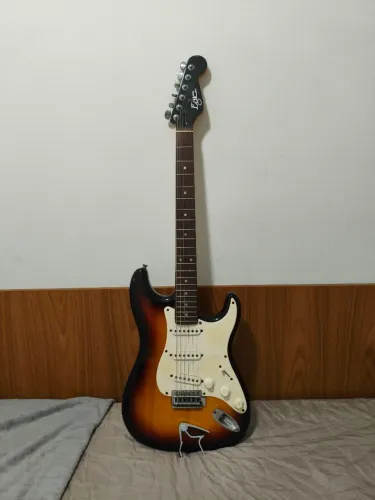 Guitarra Eagle Stratocaster