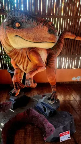 ESCULTURAS DE DINOSSAURO EM FIBRA DE VIDRO SOB ENCOMENDA 