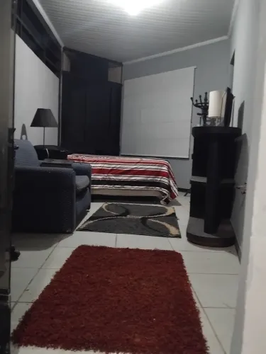 Kitnet térrea semi mobiliada com garagem 