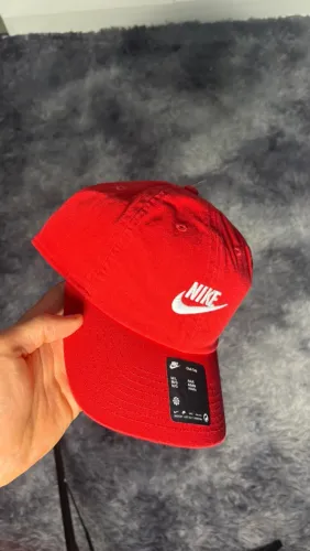 Boné Nike Club Vermelho