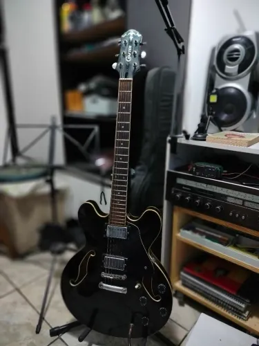 Guitarra Semi acústica Crafter SEG-300BK (Pequenos detalhes)