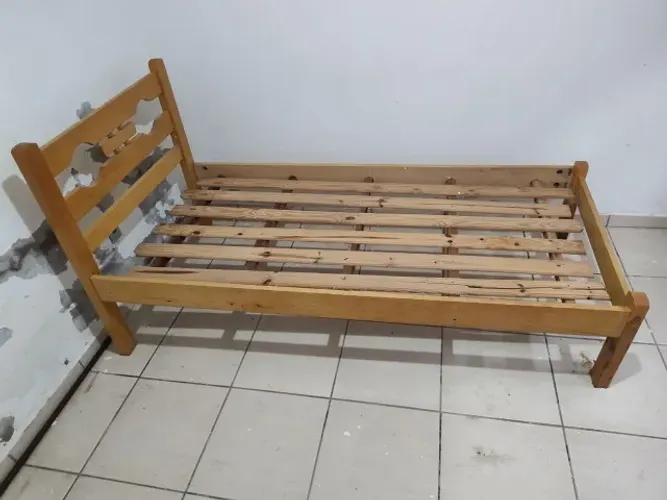 Cama Solteiro - Sem Colchão - Retirar no Local