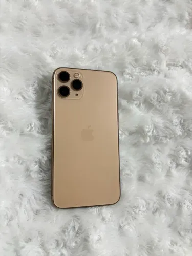 iPhone 11 Pro dourado 
