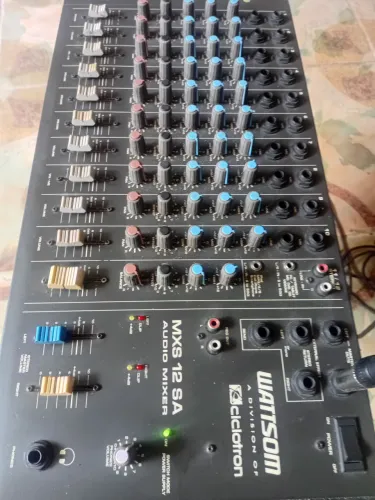 Mesa de audio watsom 12 canas