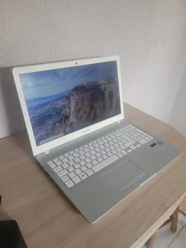 Notebook core i7 5th 2gb video 8gb game entrada  tela 15.6 teclado numerico branco perola 