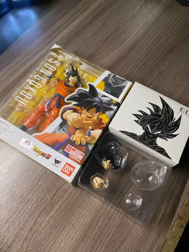 Goku SH Figuarts + Head cabelo esvoaçante