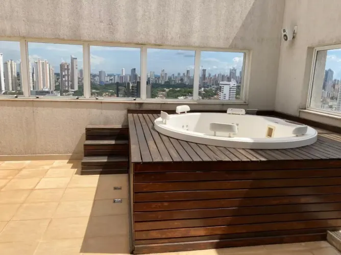 Mude Já | Cobertura na Rua 148 em frente ao Club Eng, 411m2 c/ 4 suítes, Vista Livre e Sol