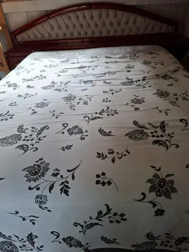 Cama, colchão king e cabeceira