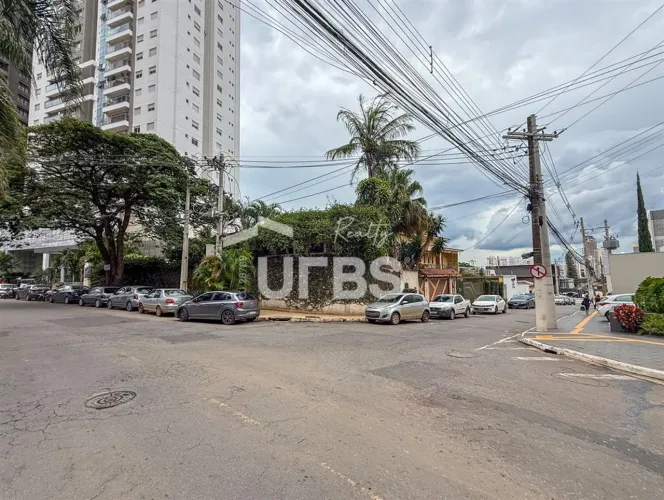 Sobrado na Rua 135 | 800m² Construídos | Setor Marista Goiânia