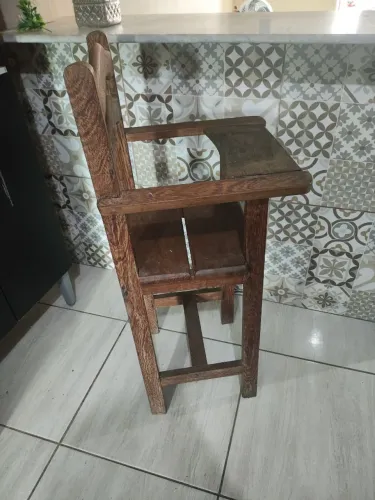 Cadeirinha de alimentação toda em madeira