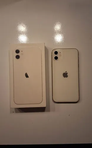 Iphone 11 branco 64gb (Perfeito estado) + caixa e acessórios originais