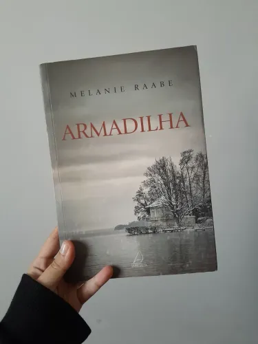 Livro "Armadilha", de Melanie Raabe