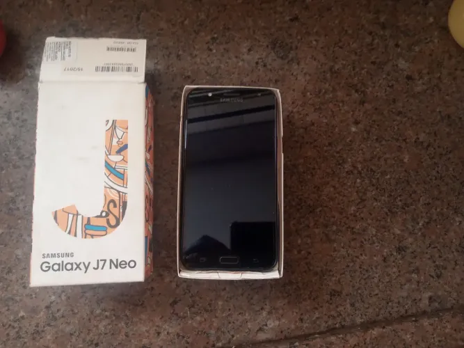 Celular Samsung Galaxy J 7 Neo semi novo