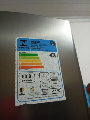 Vendo geladeira inverter 3 Brastemp 220 V funcionando tudo com detalhes de uso interessado