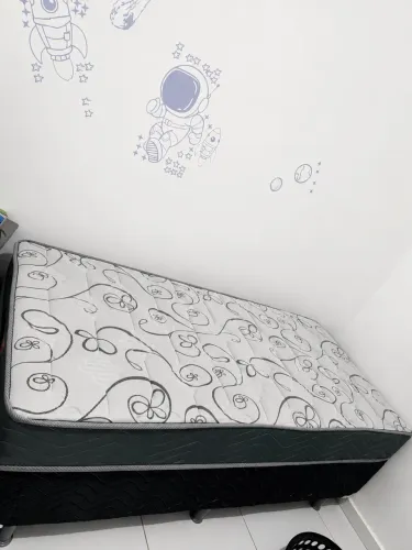 Cama de Solteiro com Colchão - Excelente Estado