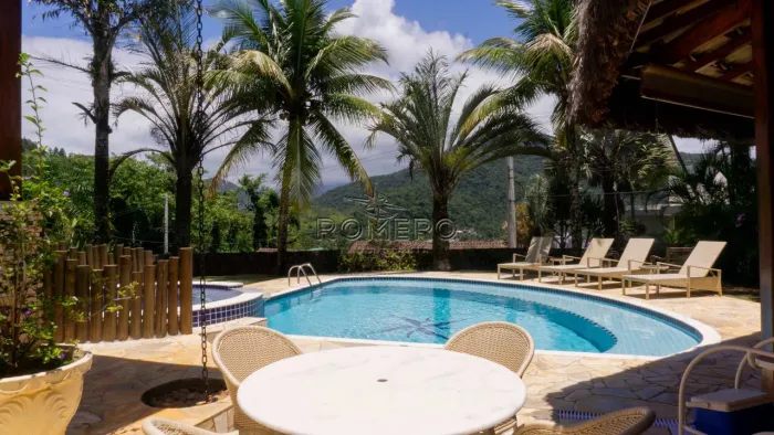Casa com 5 quartos, Praia das Toninhas, Ubatuba - R$ 3.45 mi, Cod: 2009