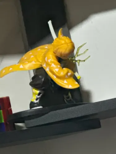 Action figure zenitsu