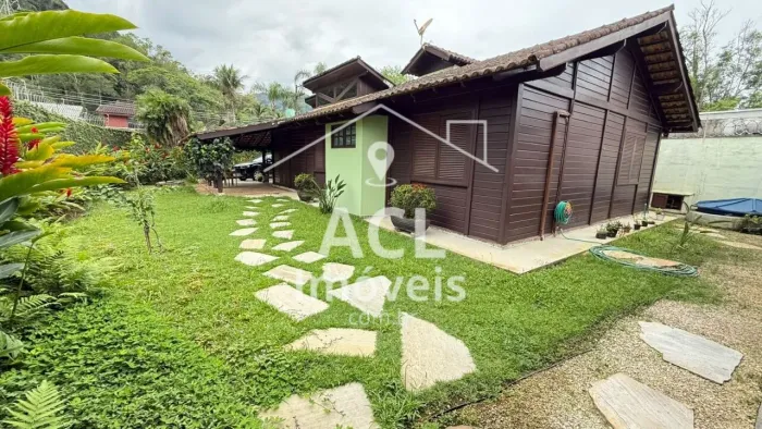 Casa Pré-Fabricada de Madeira à Venda na Praia de Maresias