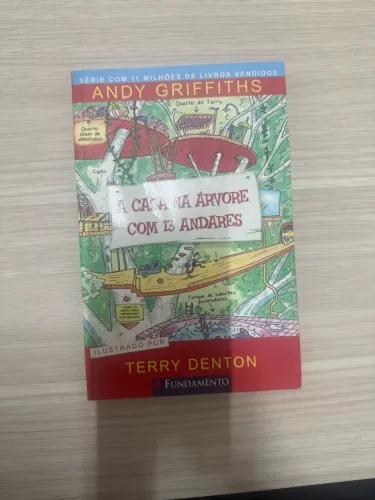 Livro a casa na árvore com 13 andares