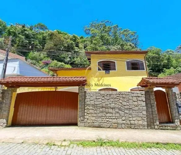 Excelente casa a poucos minutos do Centro! Localização privilegiad