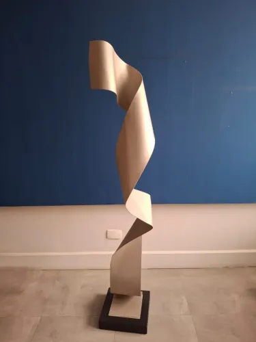 escultura em aço carbono