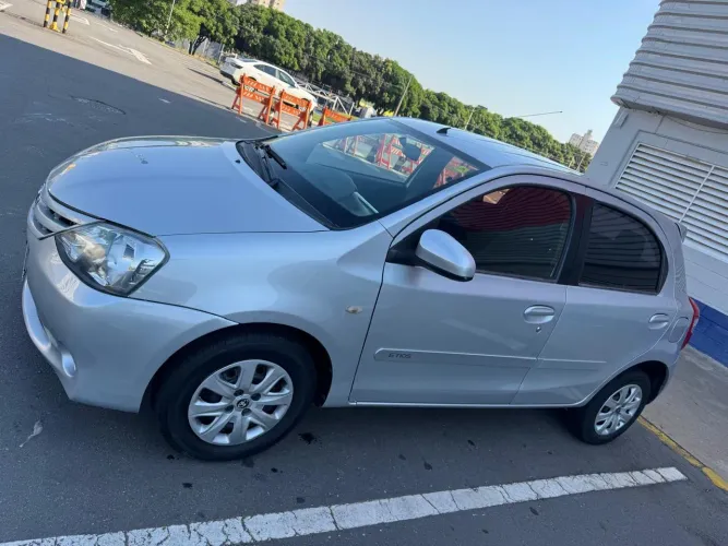 Toyota Etios XS Sedan 1.5 Flex 16V 4P Mec. 2014