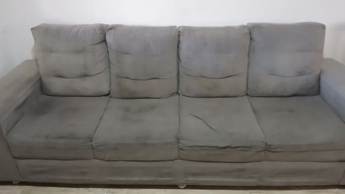Sofá de 4 lugares.