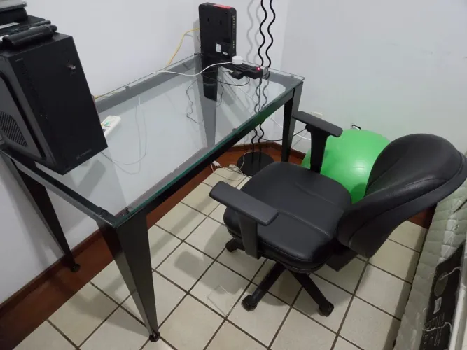 Mesa e cadeira