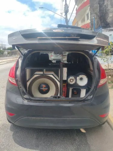 Vendo som automotivo completo.