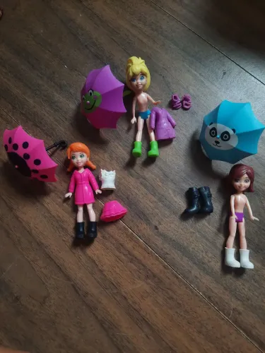 Polly Pocket "Diversão na Chuva" da marca Mattel. 