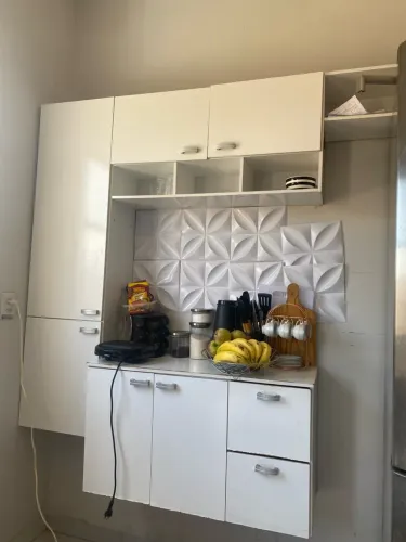 Vendo armário de cozinha branco , super conservado pouco tempo de uso