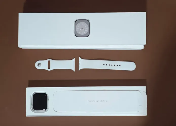 Apple Watch Série 8 45 mm + acessórios