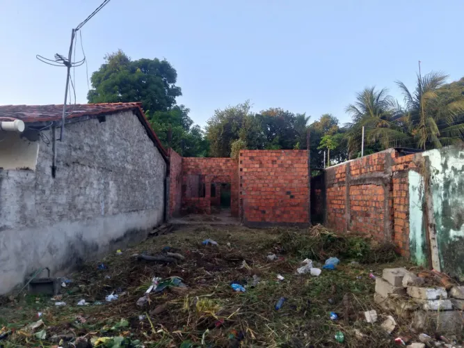 Casa quase toda construída no ponto de laje terreno medindo 7x32