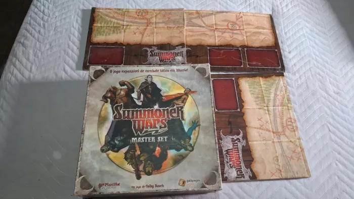 Summoner Wars 1º edição + 12 facção e 2 campo de batalha.