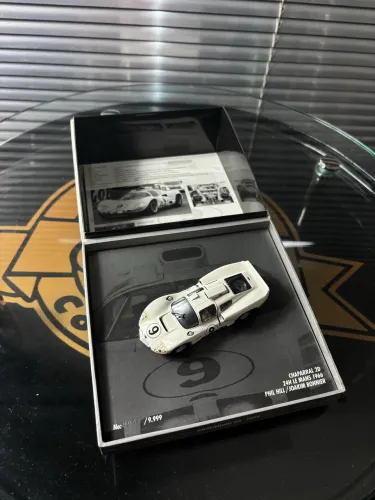 Miniatura Chaparral 2D - 24h Le Mans 1966 - Phil Hill - Edição Limitada